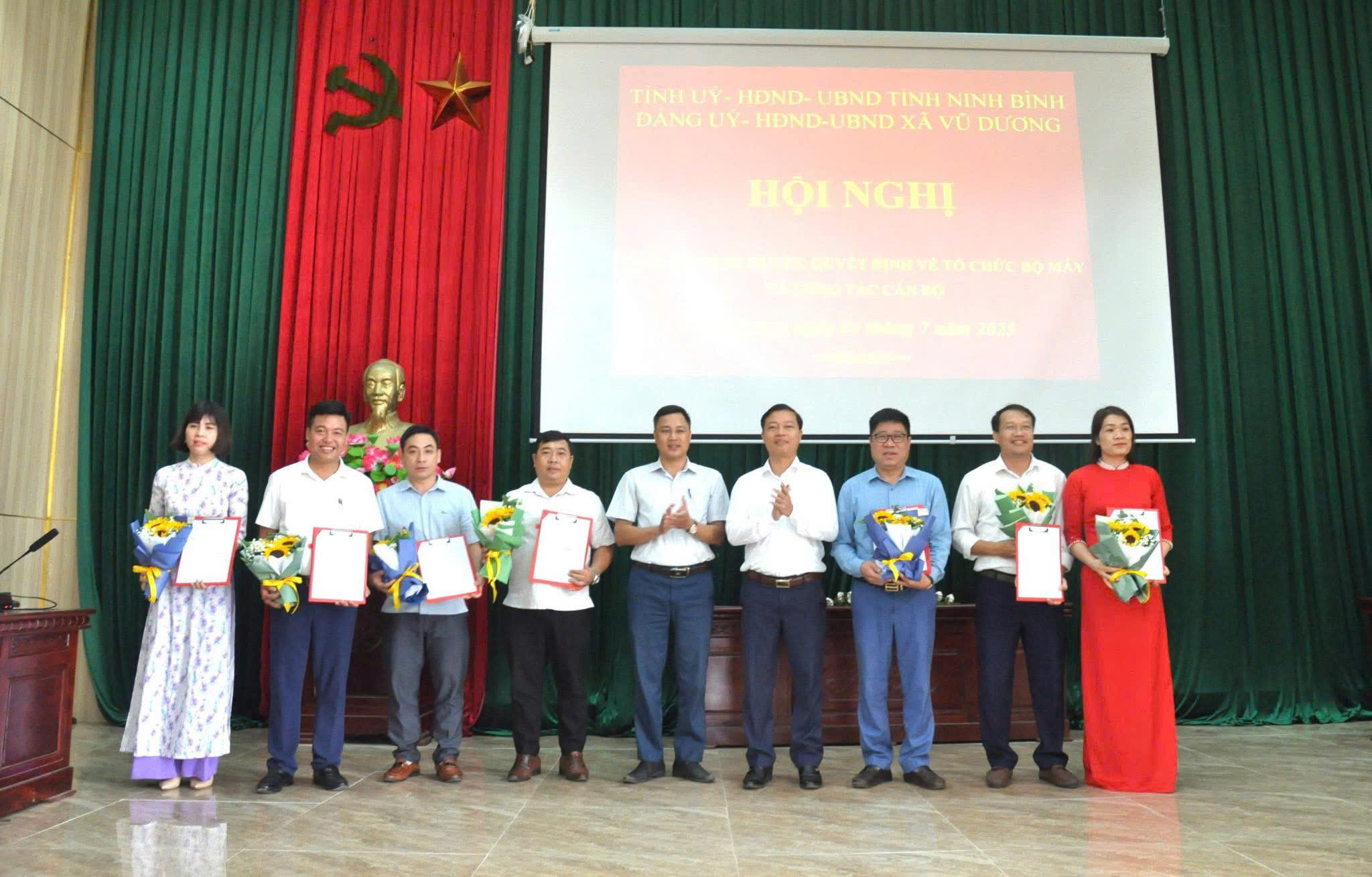 Hội nghị công bố các Nghị quyết, quyết định về tổ chức bộ máy và công tác cán bộ xã Vũ Dương