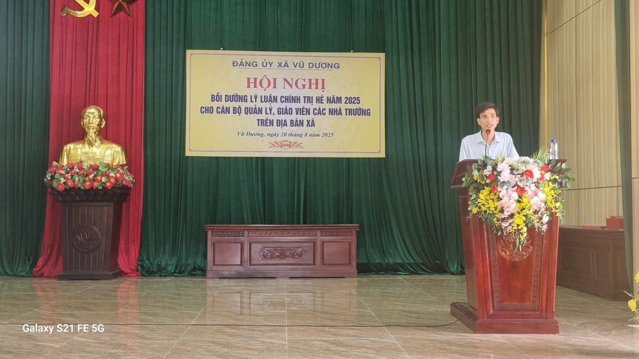 Đảng ủy xã Vũ Dương tổ chức Hội nghị bồi dưỡng, tập huấn chính trị hè năm 2025 cho đội ngũ cán bộ quản lý, giáo viên