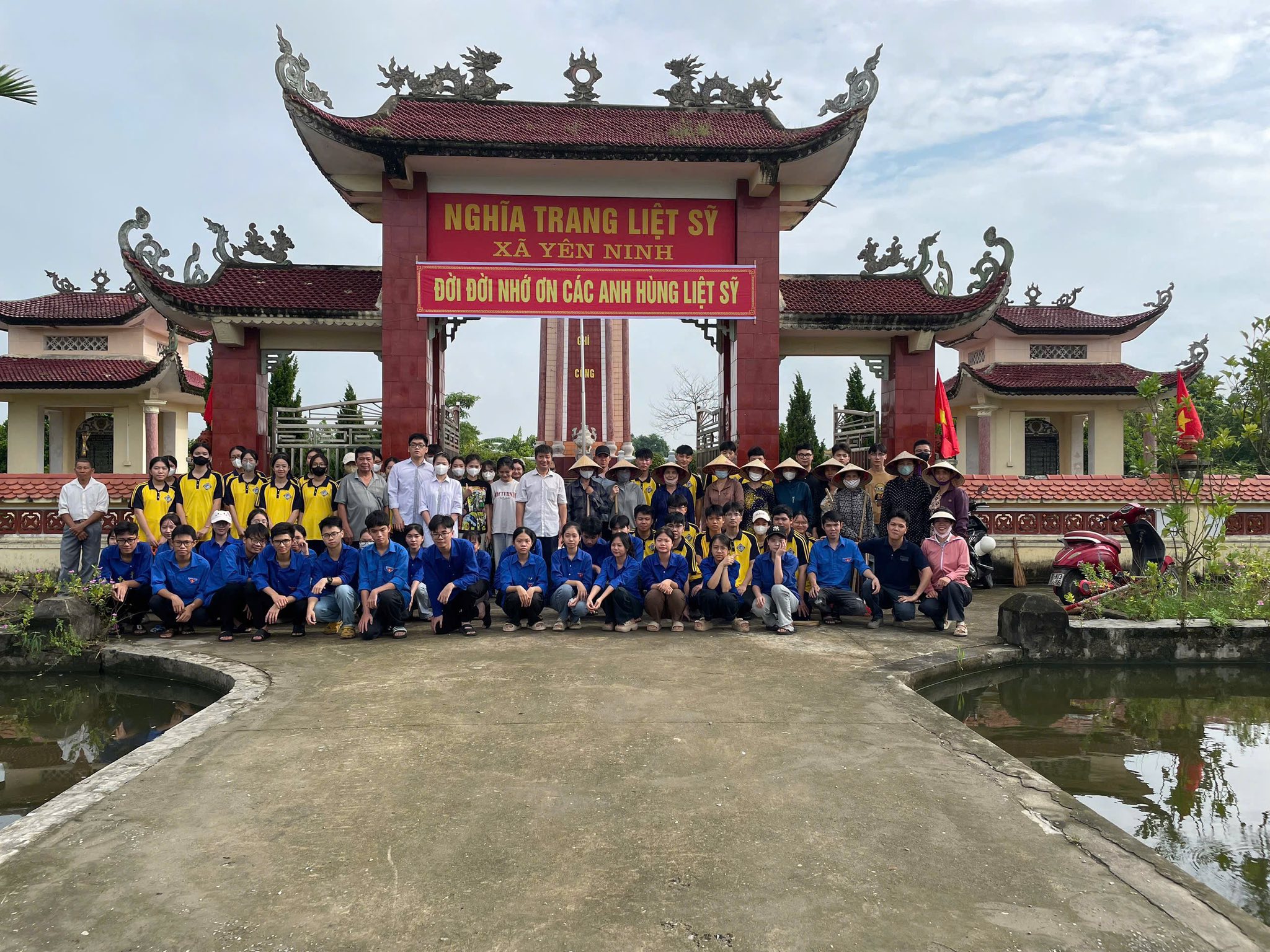 Xã Vũ Dương tổng dọn vệ sinh các nghĩa trang chào mừng kỉ niệm 78 năm ngày thương binh liệt sĩ 